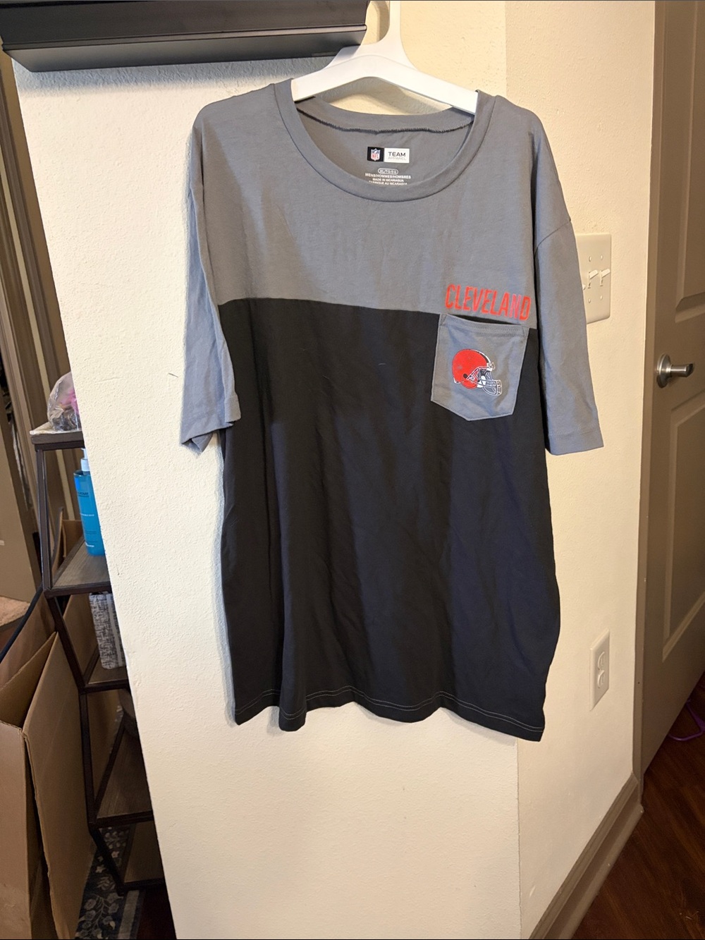 NWTMen's Gray and Black NFL Cleveland Pocket Tee